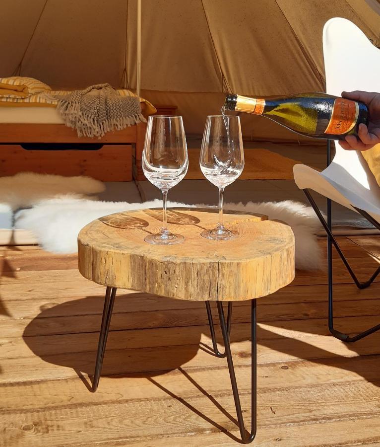 ホテル Glamping V Sadu Sadská エクステリア 写真