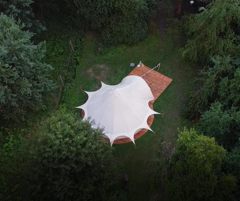 ホテル Glamping V Sadu Sadská エクステリア 写真